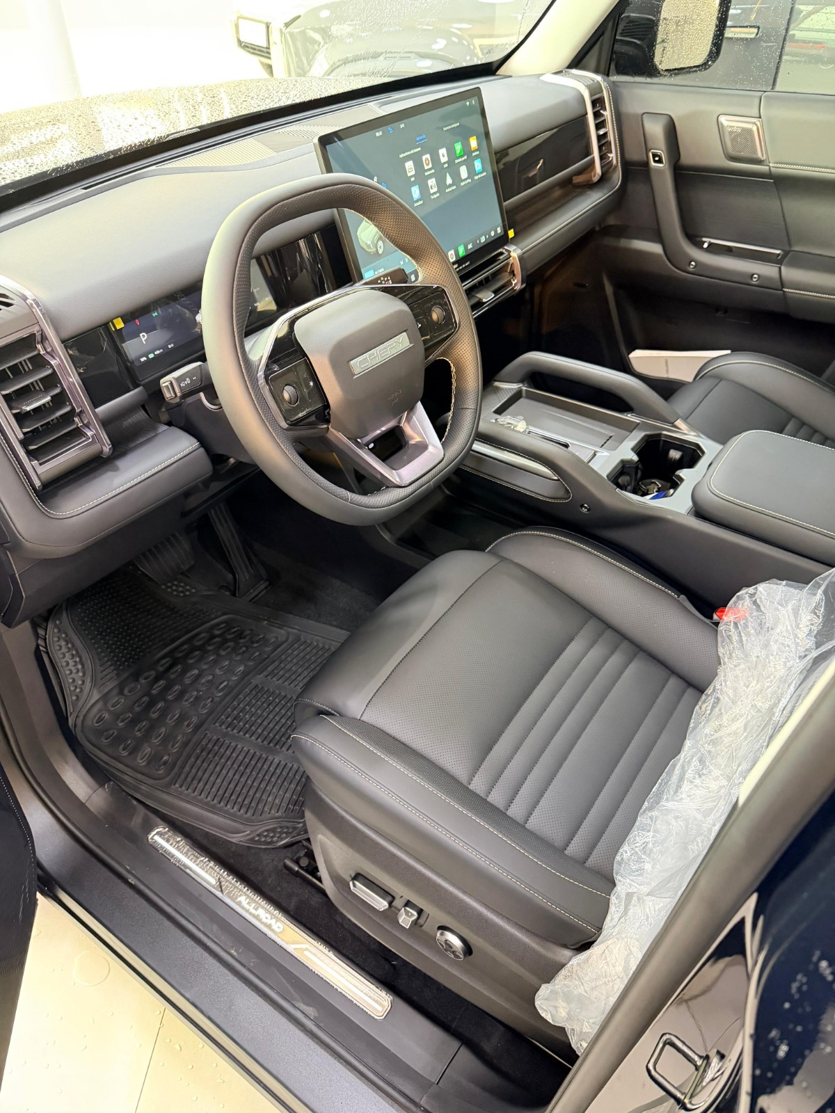 Interior del Chery iCar 03 con pantalla central