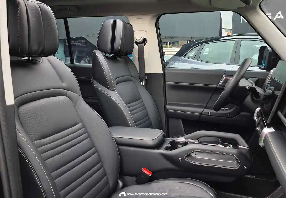 Asientos delanteros del Chery iCar 03
